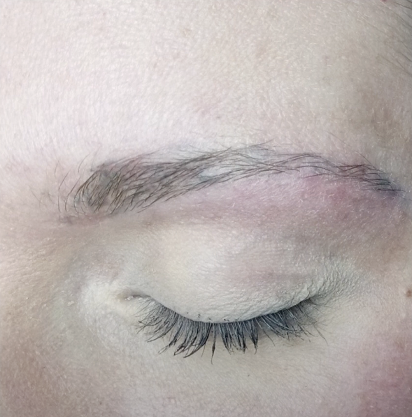 Vor Permanent Make-up Entfernung Augenbraue